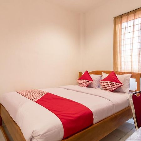 Oyo 447 Hutasimo Residence Medan Dış mekan fotoğraf