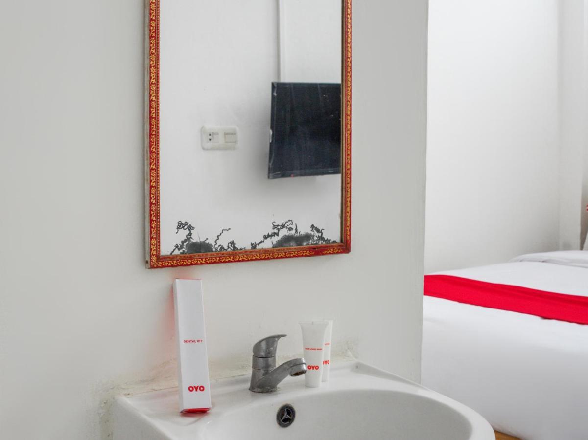Oyo 447 Hutasimo Residence Medan Dış mekan fotoğraf